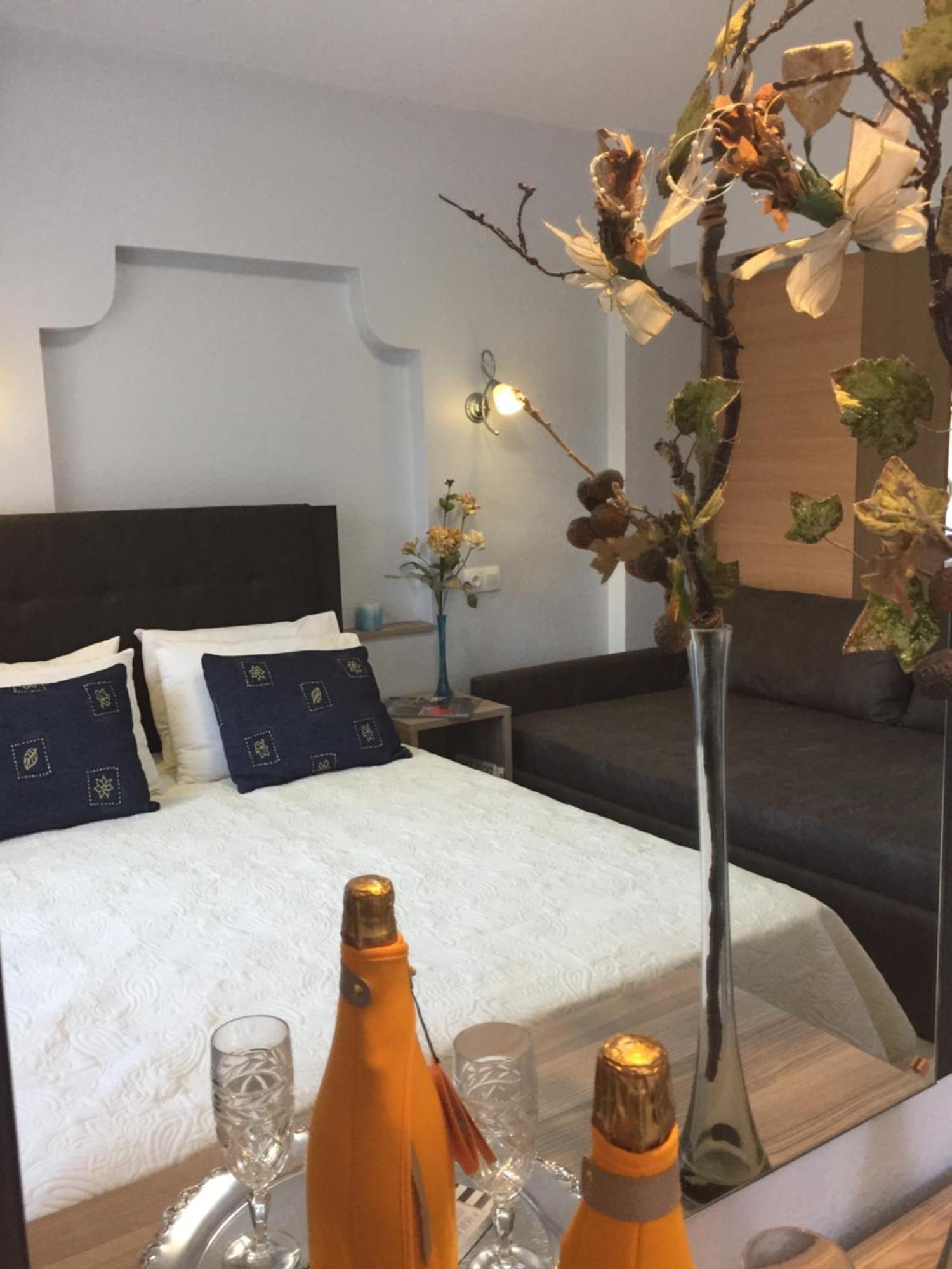 Litsa Haus Estate Residences & Suites - Adults Only & Kids 8 Plus- อัสโปรวาลตา ภายนอก รูปภาพ
