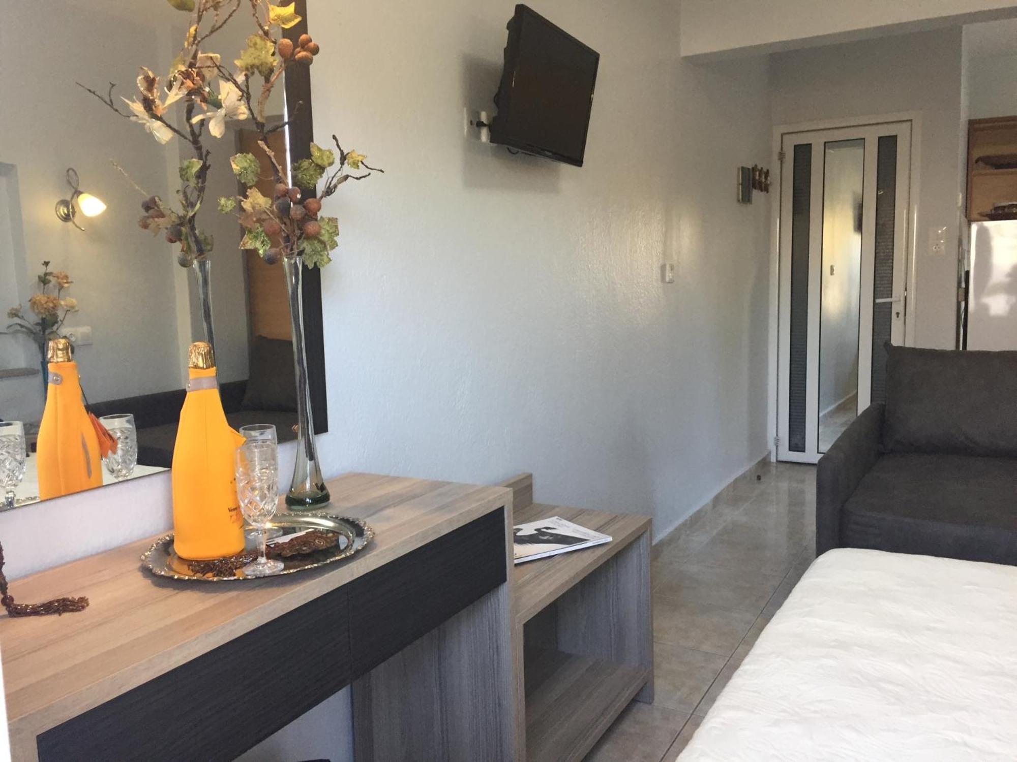 Litsa Haus Estate Residences & Suites - Adults Only & Kids 8 Plus- อัสโปรวาลตา ภายนอก รูปภาพ